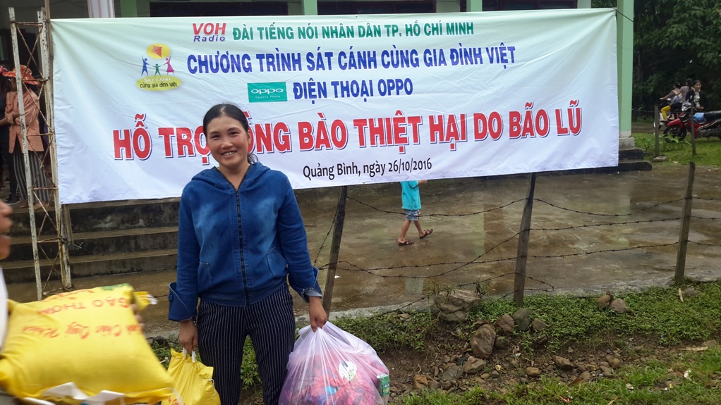 Toàn cảnh chương trình cứu trợ đồng bào vùng lũ Quảng Bình của Sát cánh cùng gia đình Việt VOH