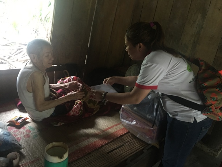 Toàn cảnh chương trình cứu trợ đồng bào vùng lũ Quảng Bình của Sát cánh cùng gia đình Việt VOH