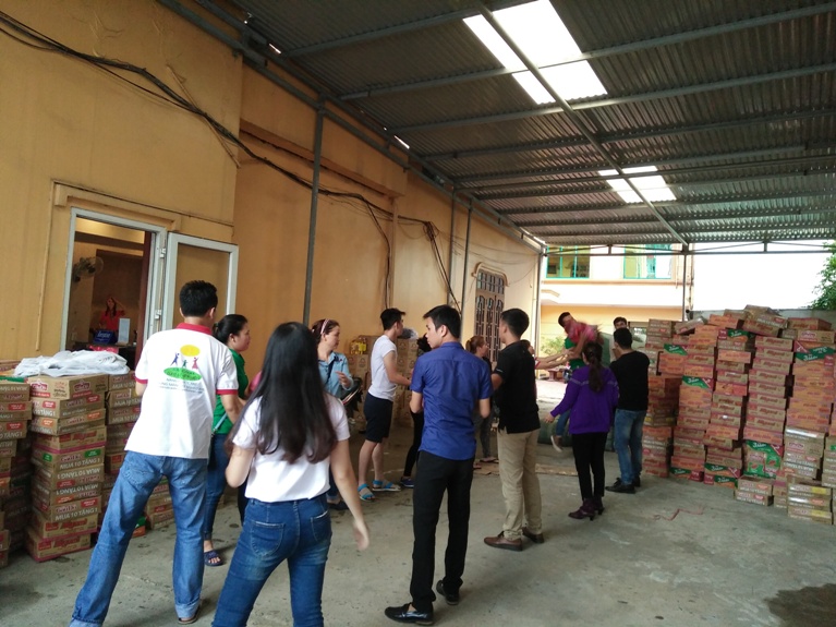 Toàn cảnh chương trình cứu trợ đồng bào vùng lũ Quảng Bình của Sát cánh cùng gia đình Việt VOH