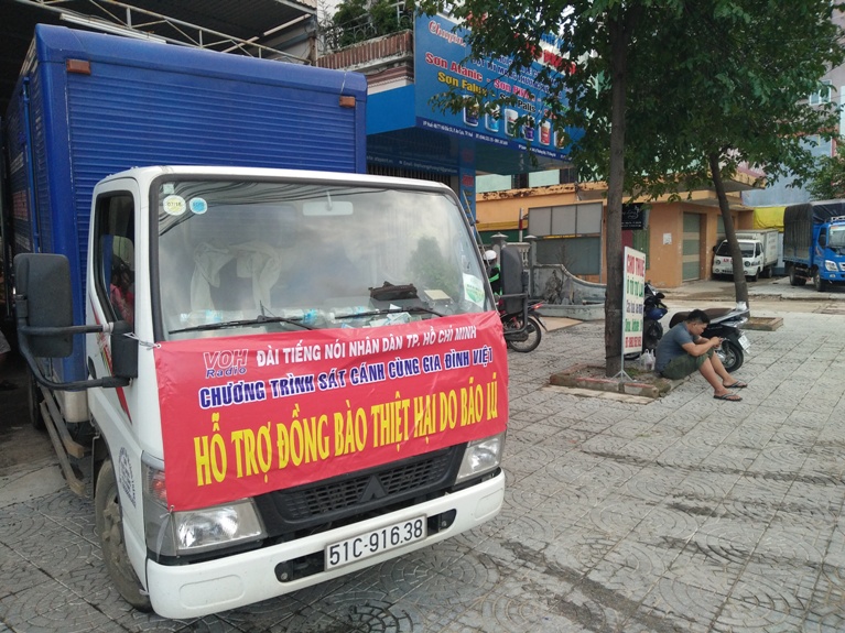 Toàn cảnh chương trình cứu trợ đồng bào vùng lũ Quảng Bình của Sát cánh cùng gia đình Việt VOH