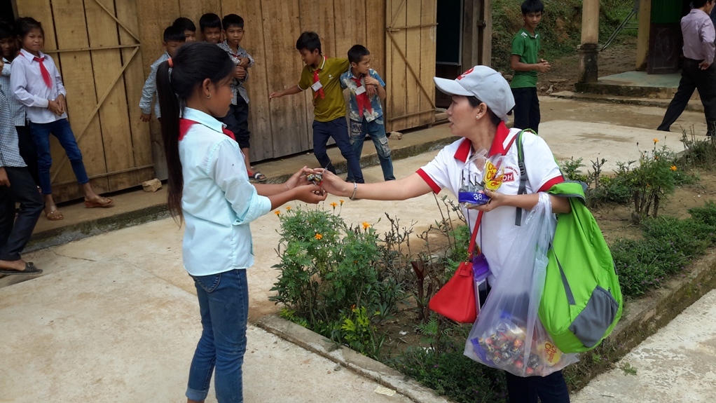 Toàn cảnh chương trình cứu trợ đồng bào vùng lũ Quảng Bình của Sát cánh cùng gia đình Việt VOH