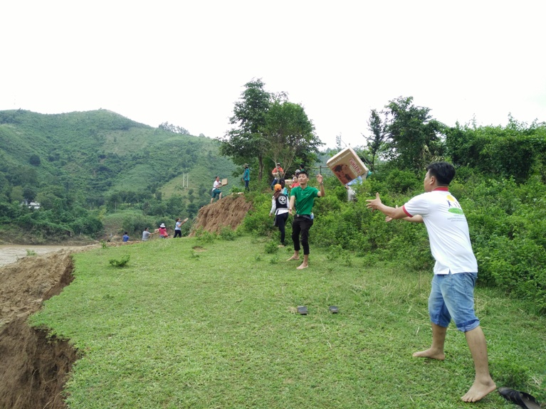 Hành trình đến với vùng lũ Quảng Trị