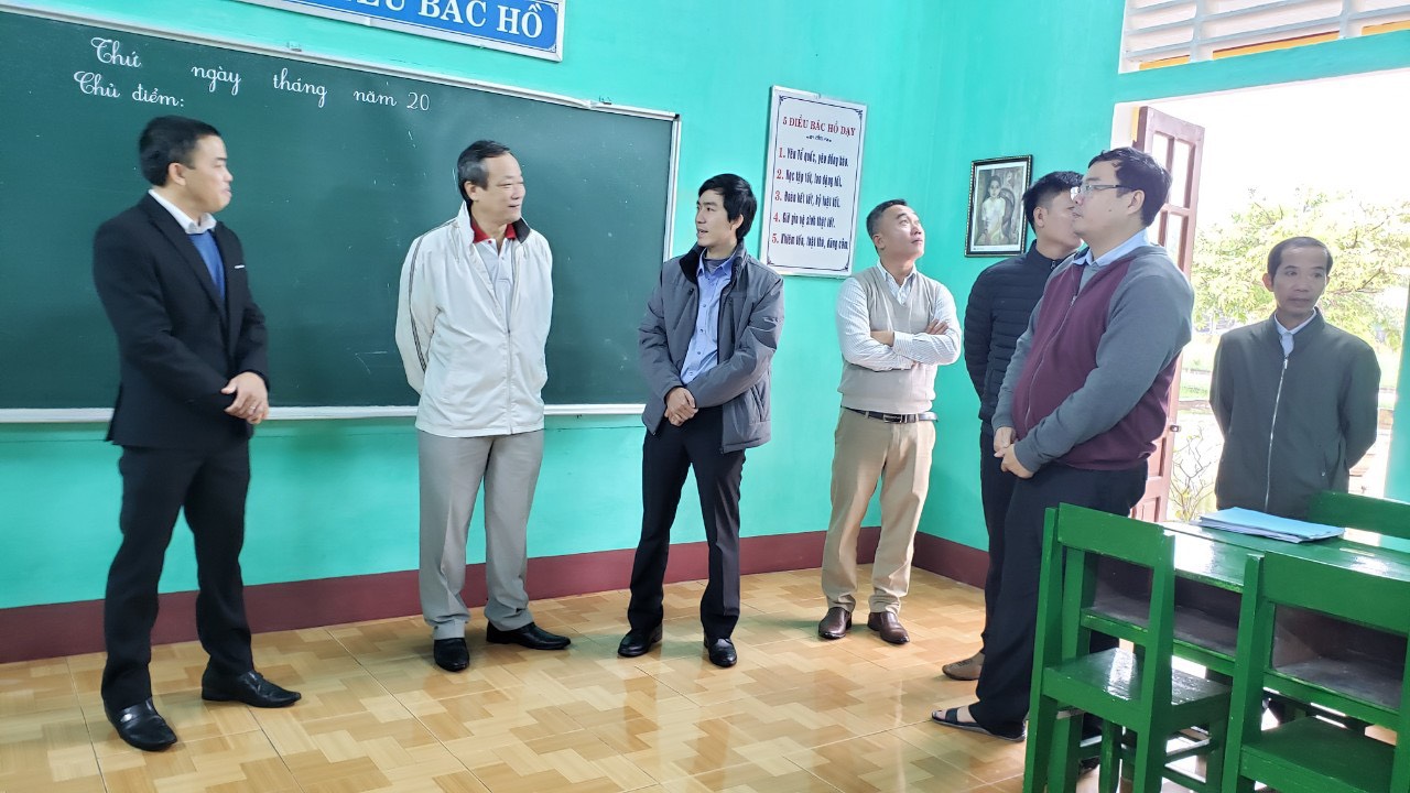 CÙNG EM ĐI QUA MÙA LŨ!