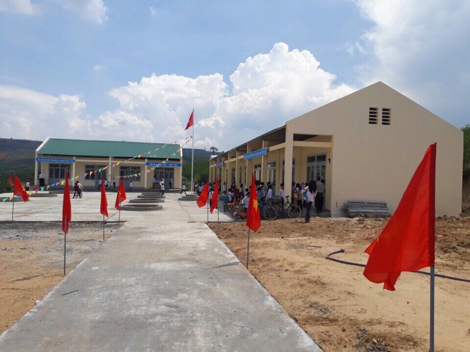 NHỮNG MÁI TRƯỜNG THƯƠNG YÊU