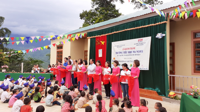 NHỮNG MÁI TRƯỜNG THƯƠNG YÊU