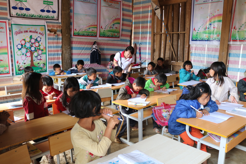 NHỮNG MÁI TRƯỜNG THƯƠNG YÊU