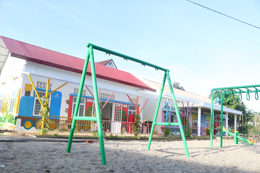 NHỮNG MÁI TRƯỜNG THƯƠNG YÊU