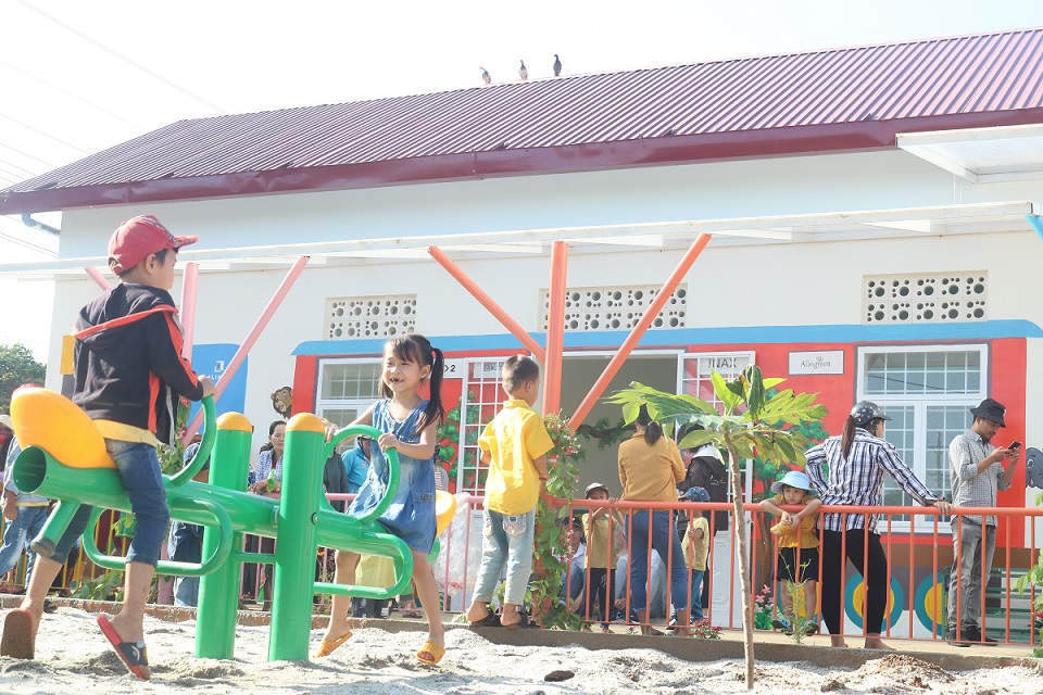 NHỮNG MÁI TRƯỜNG THƯƠNG YÊU