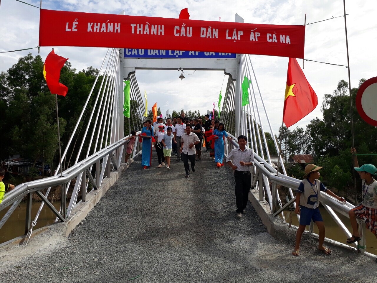 NHỊP CẦU KẾT NỐI YÊU THƯƠNG