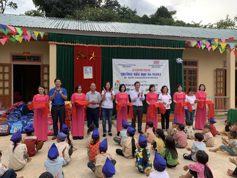NHỮNG MÁI TRƯỜNG THƯƠNG YÊU
