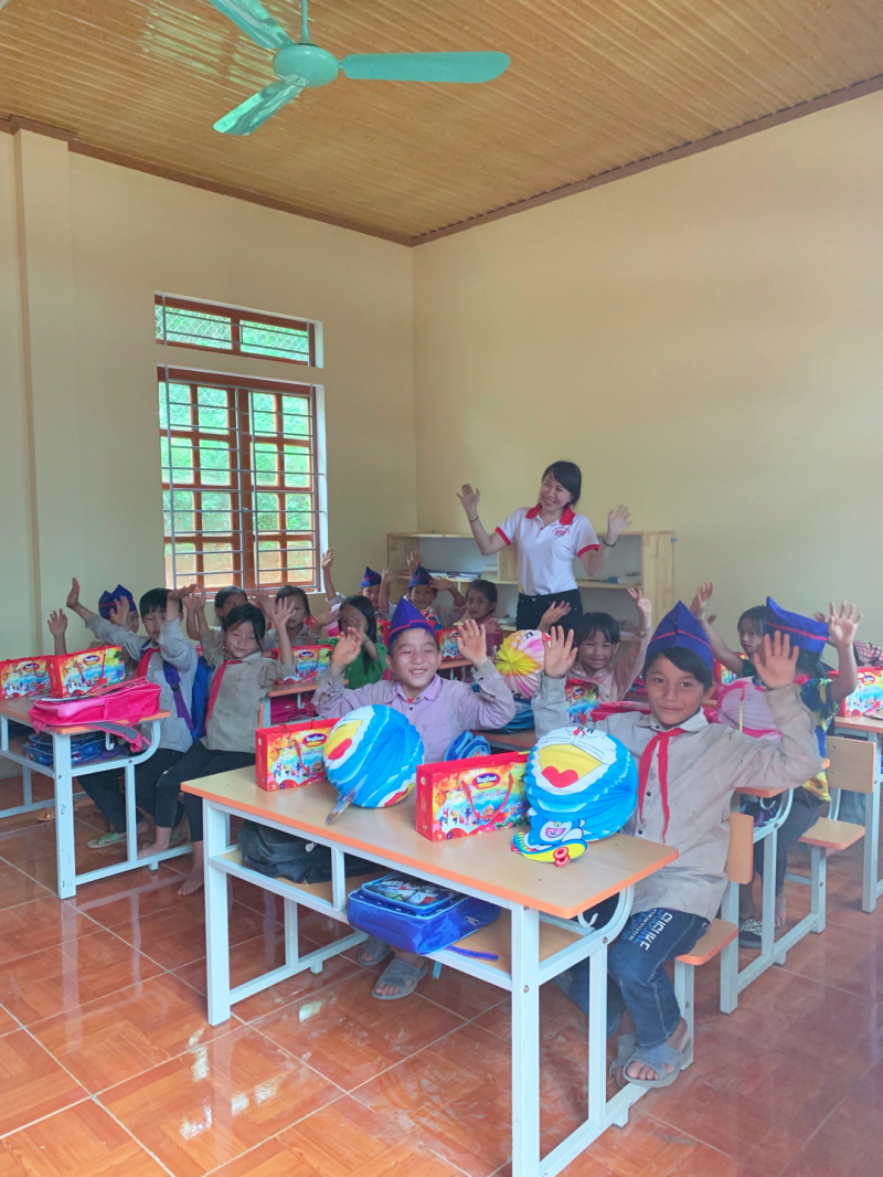NHỮNG MÁI TRƯỜNG THƯƠNG YÊU