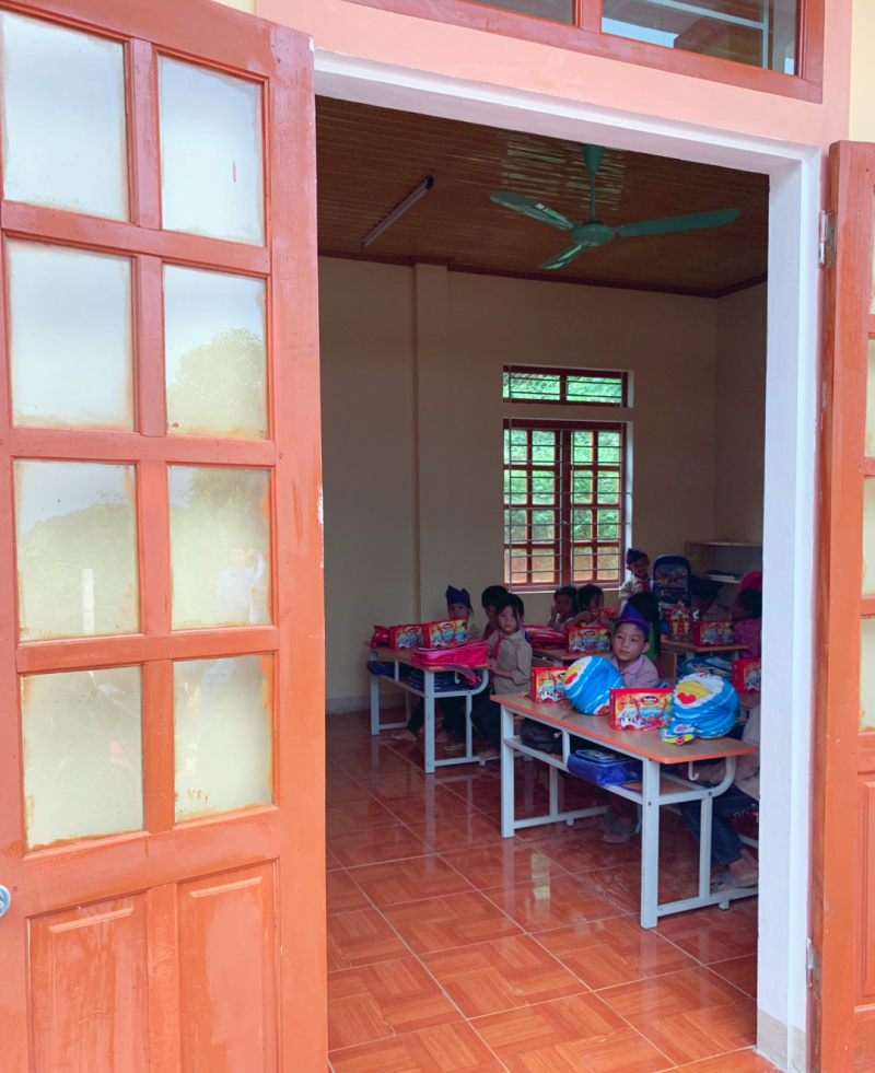 NHỮNG MÁI TRƯỜNG THƯƠNG YÊU