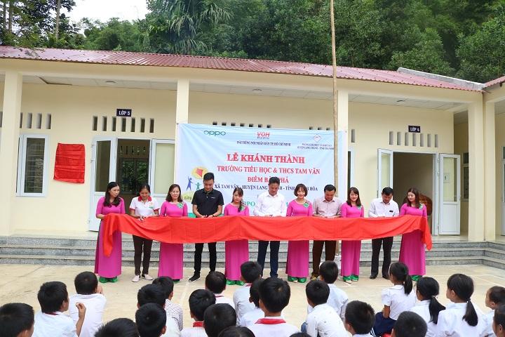 NHỮNG MÁI TRƯỜNG THƯƠNG YÊU
