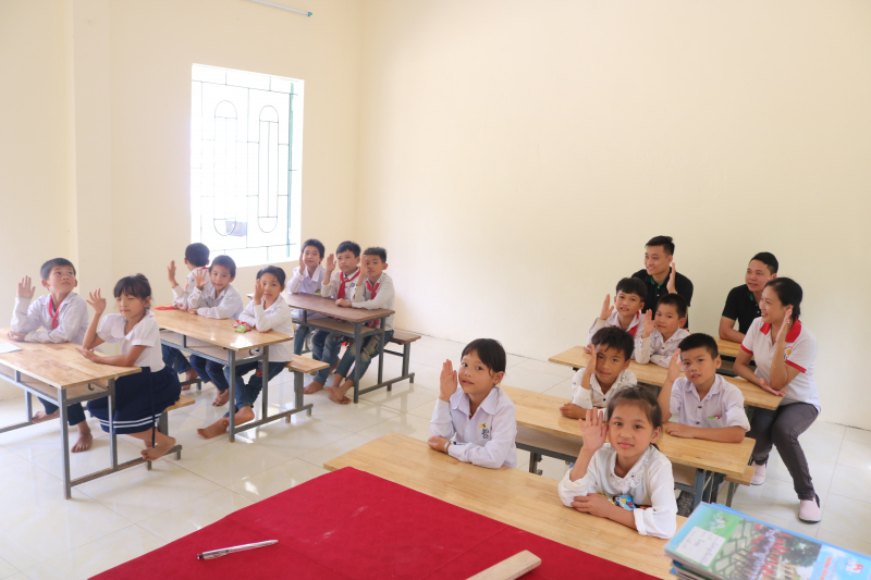 NHỮNG MÁI TRƯỜNG THƯƠNG YÊU