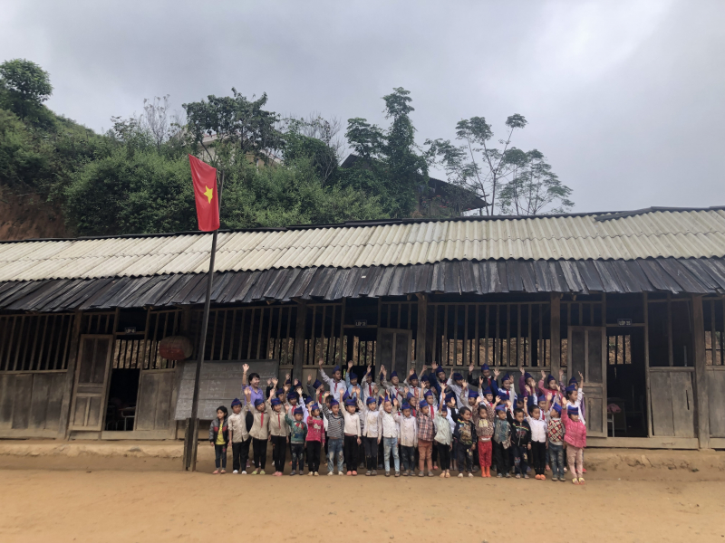 NHỮNG MÁI TRƯỜNG THƯƠNG YÊU
