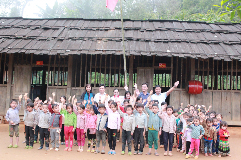 NHỮNG MÁI TRƯỜNG THƯƠNG YÊU