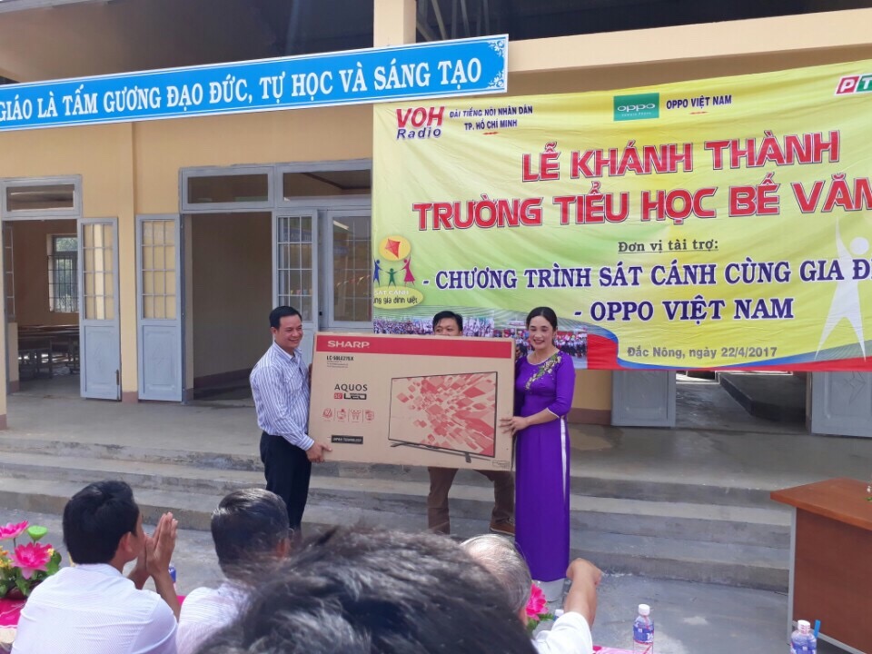 NHỮNG MÁI TRƯỜNG THƯƠNG YÊU