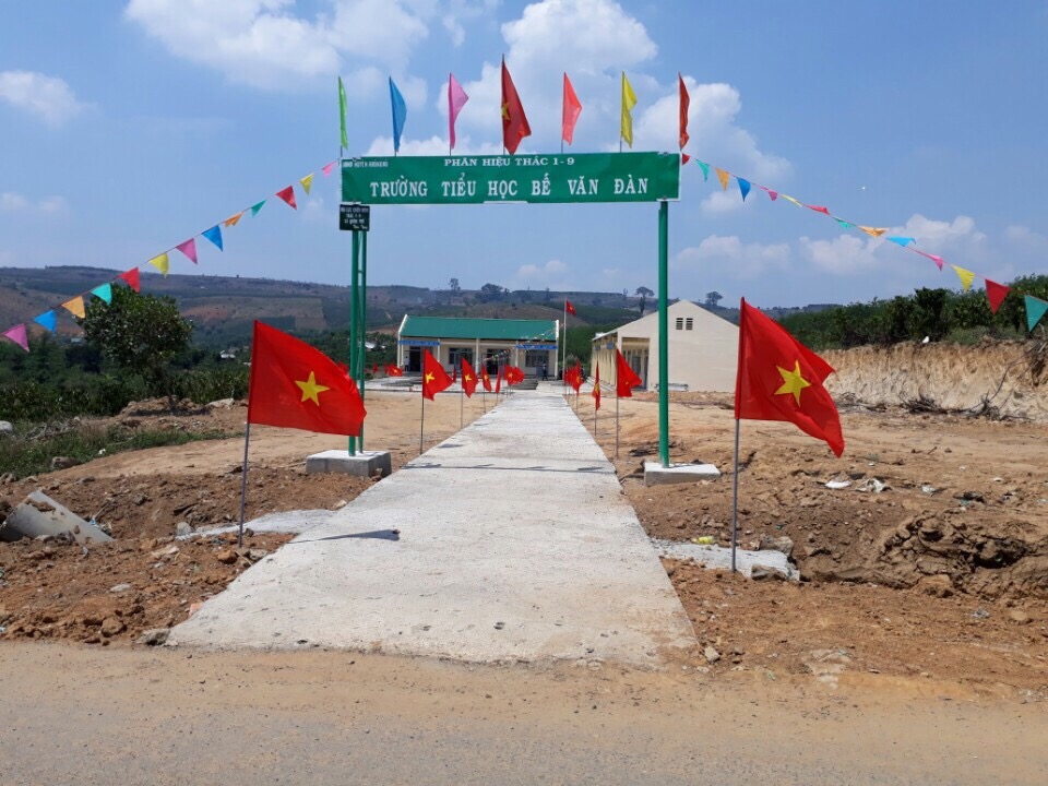 NHỮNG MÁI TRƯỜNG THƯƠNG YÊU