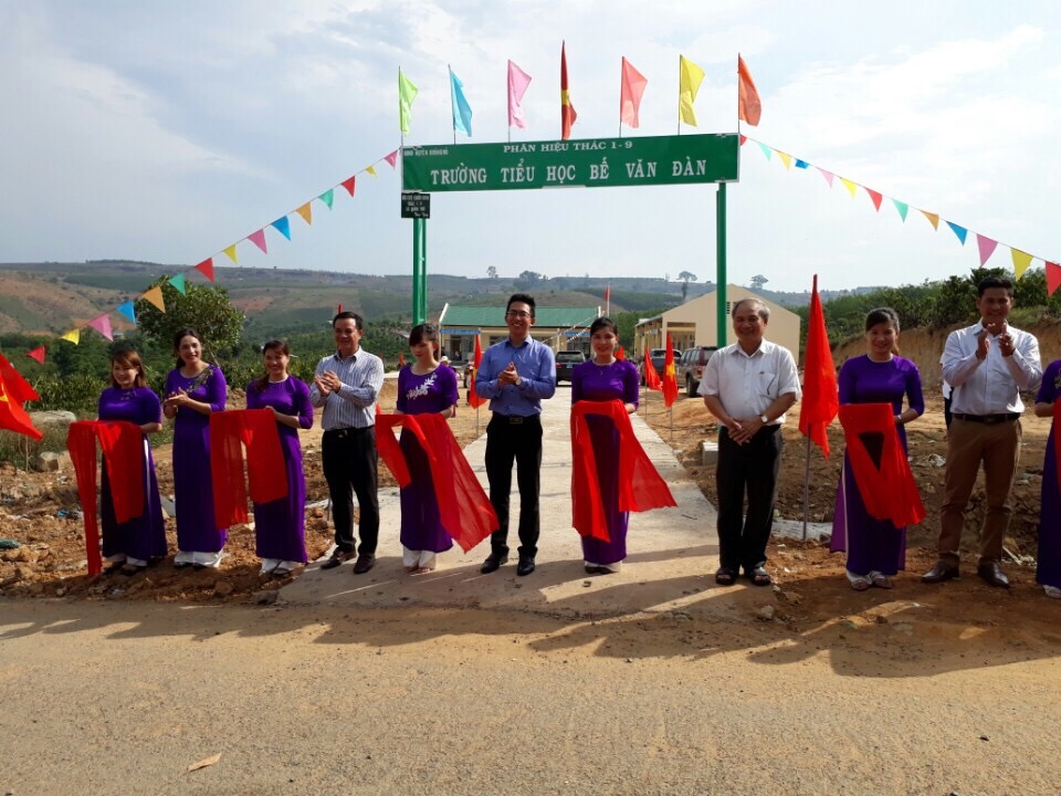 NHỮNG MÁI TRƯỜNG THƯƠNG YÊU