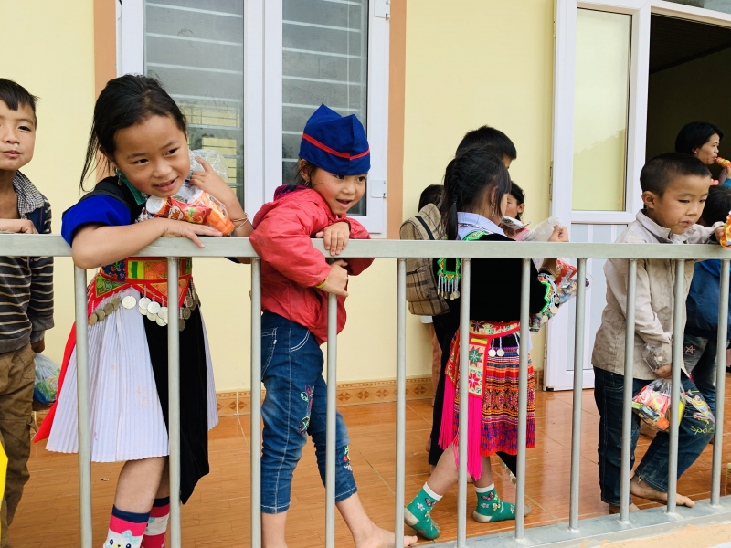 NHỮNG MÁI TRƯỜNG THƯƠNG YÊU