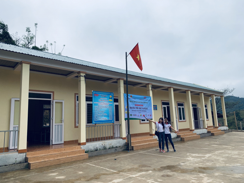 NHỮNG MÁI TRƯỜNG THƯƠNG YÊU