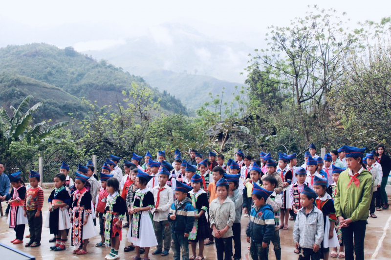 NHỮNG MÁI TRƯỜNG THƯƠNG YÊU