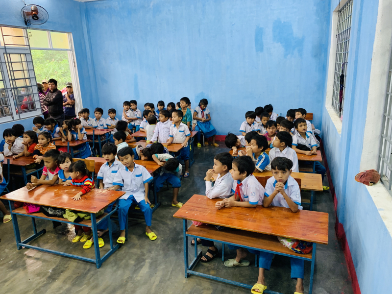 NHỮNG MÁI TRƯỜNG THƯƠNG YÊU