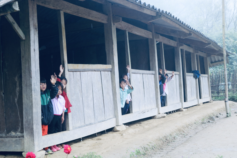 NHỮNG MÁI TRƯỜNG THƯƠNG YÊU