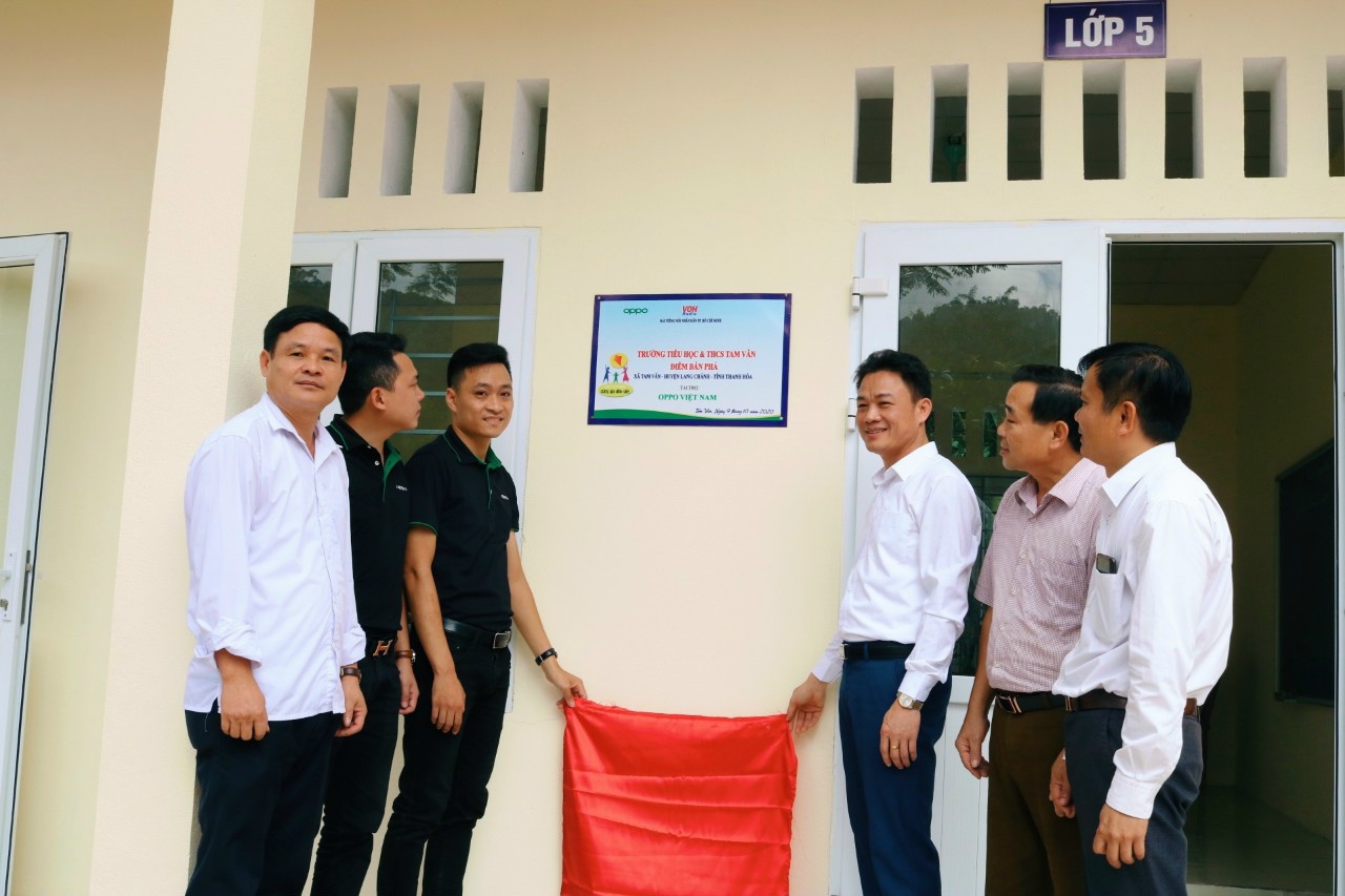NHỮNG MÁI TRƯỜNG THƯƠNG YÊU
