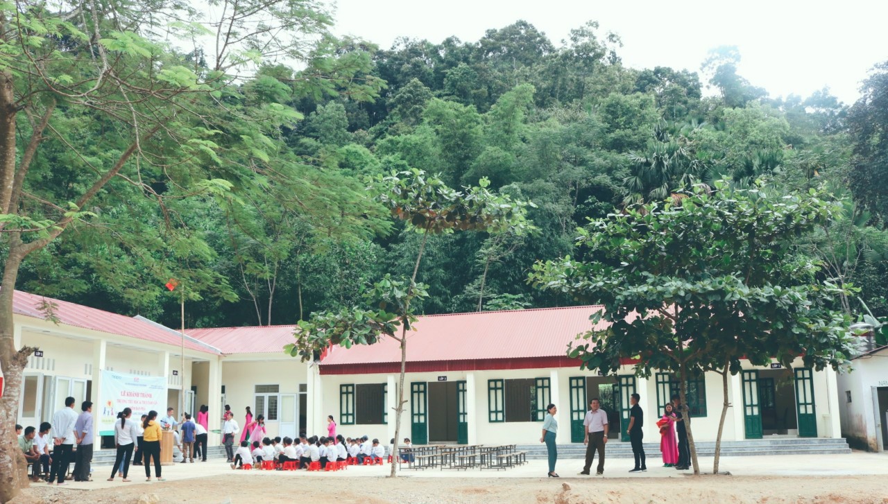 NHỮNG MÁI TRƯỜNG THƯƠNG YÊU