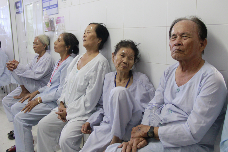 HOẠT ĐỘNG MỔ MẮT