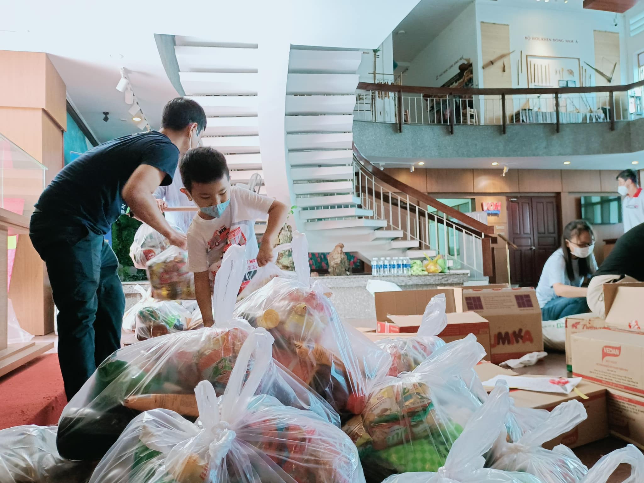 MÙA XUÂN YÊU THƯƠNG 2022 - GÓI 1000 PHẦN QUÀ TẾT