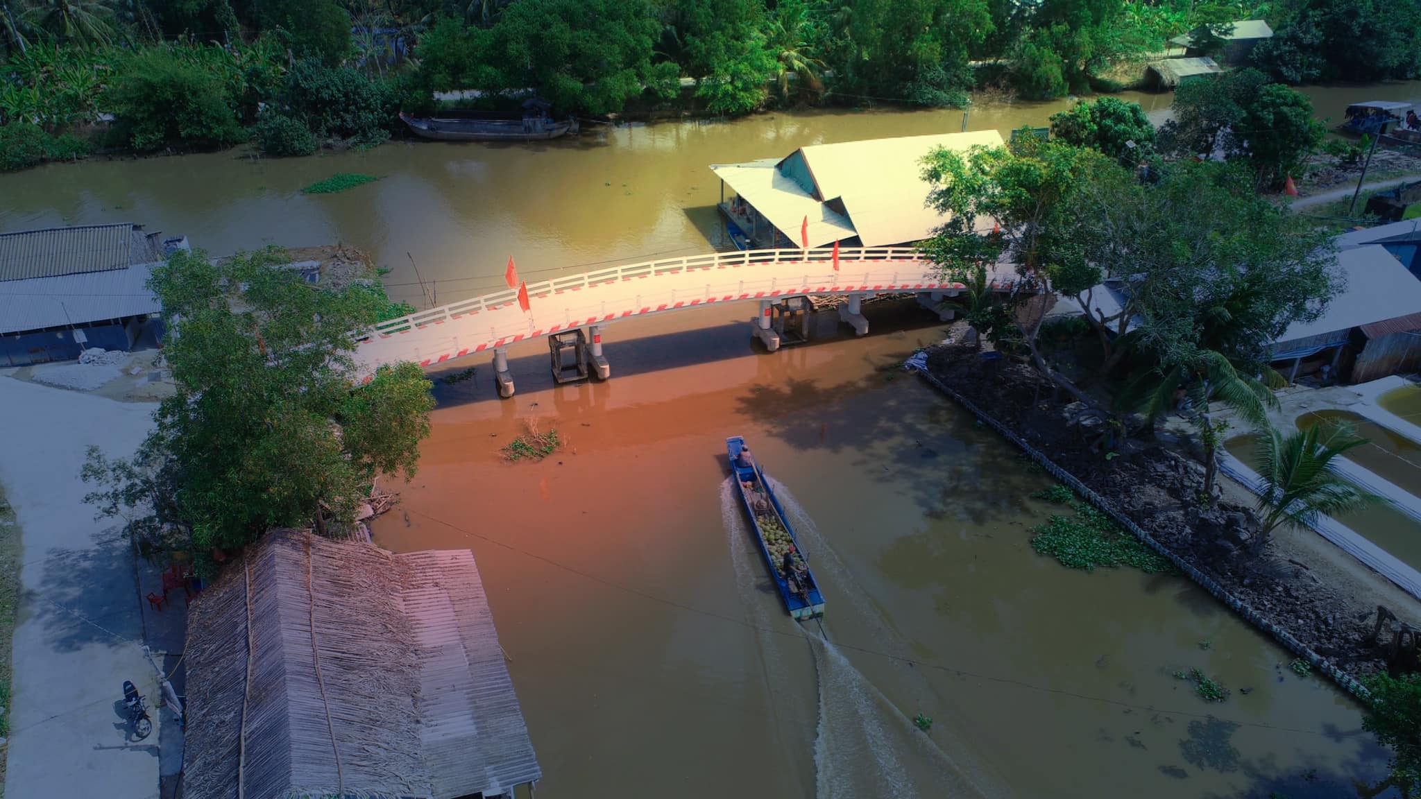 KHÁNH THÀNH CẦU 8000