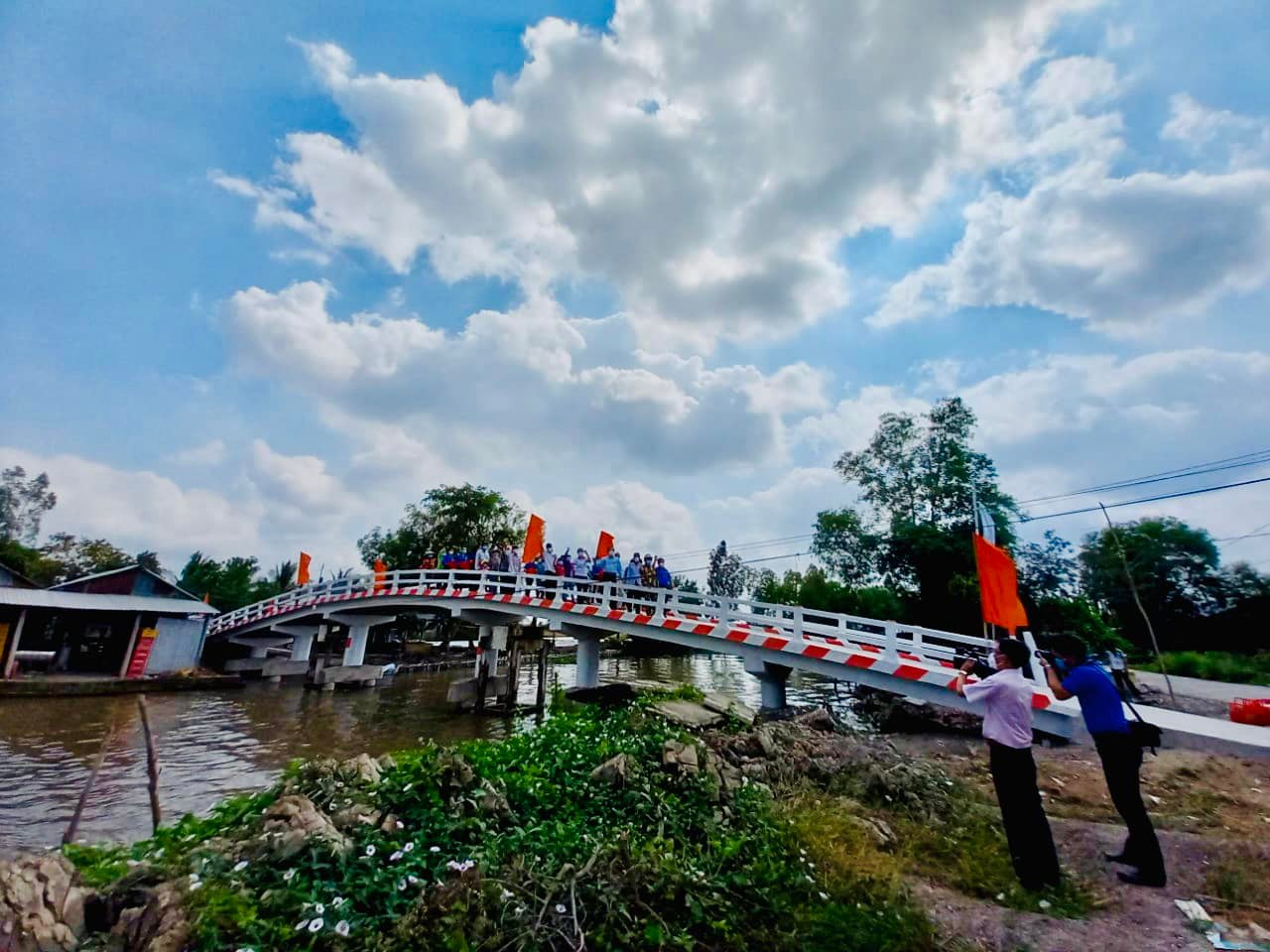 KHÁNH THÀNH CẦU 8000
