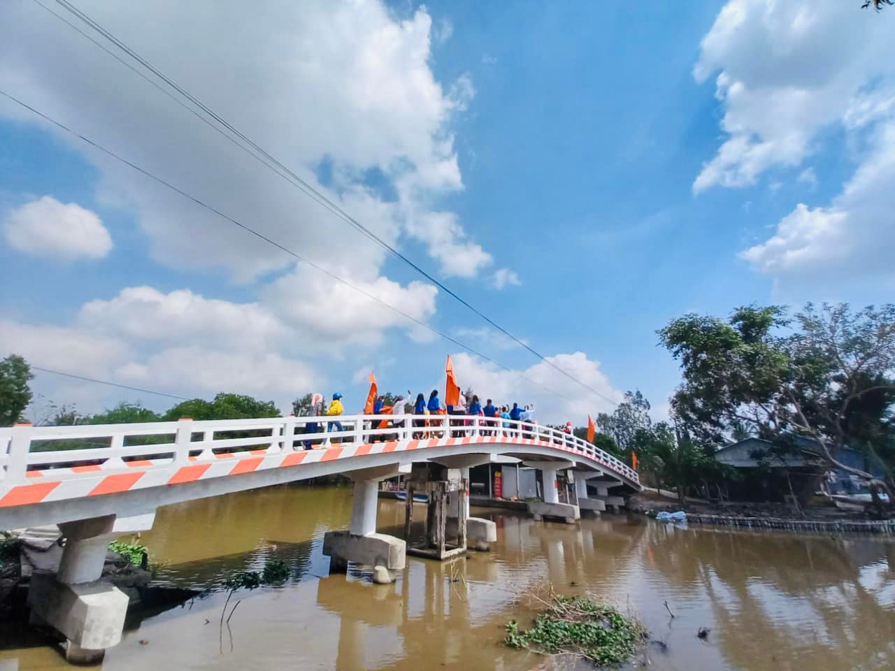 KHÁNH THÀNH CẦU 8000
