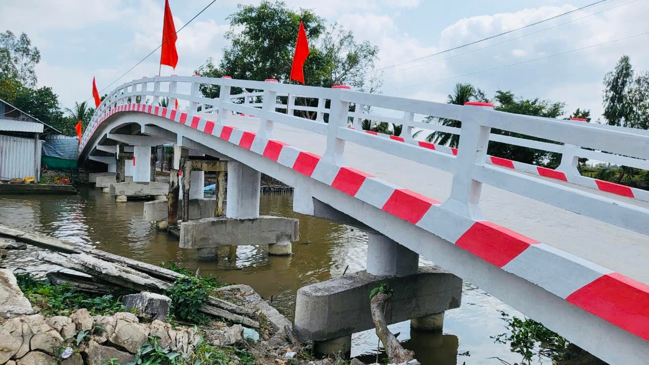 KHÁNH THÀNH CẦU 8000
