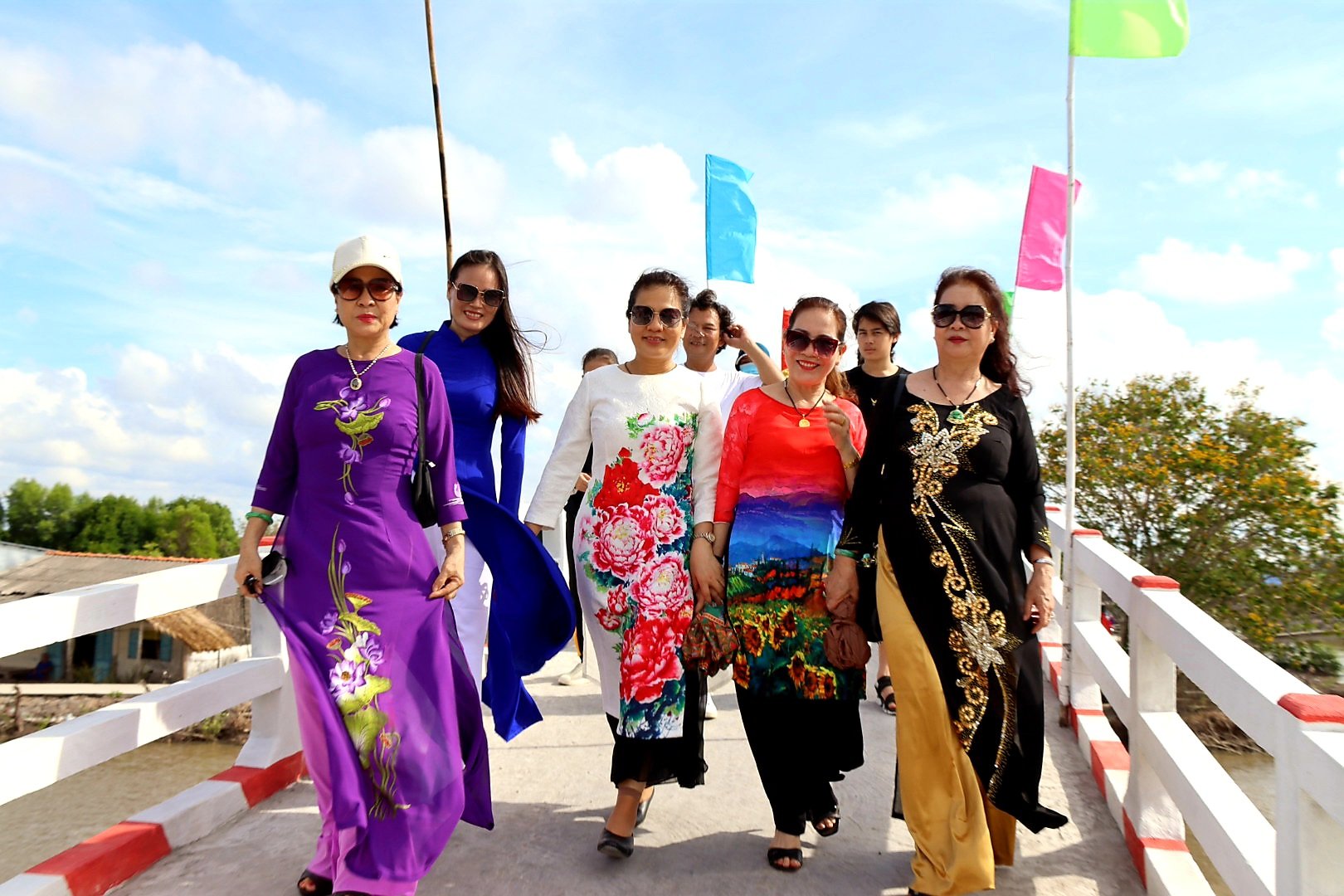 MÓN QUÀ ĐẶC BIỆT TẶNG BA MÁ