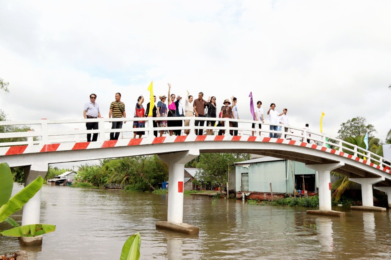 MÓN QUÀ ĐẶC BIỆT TẶNG BA MÁ