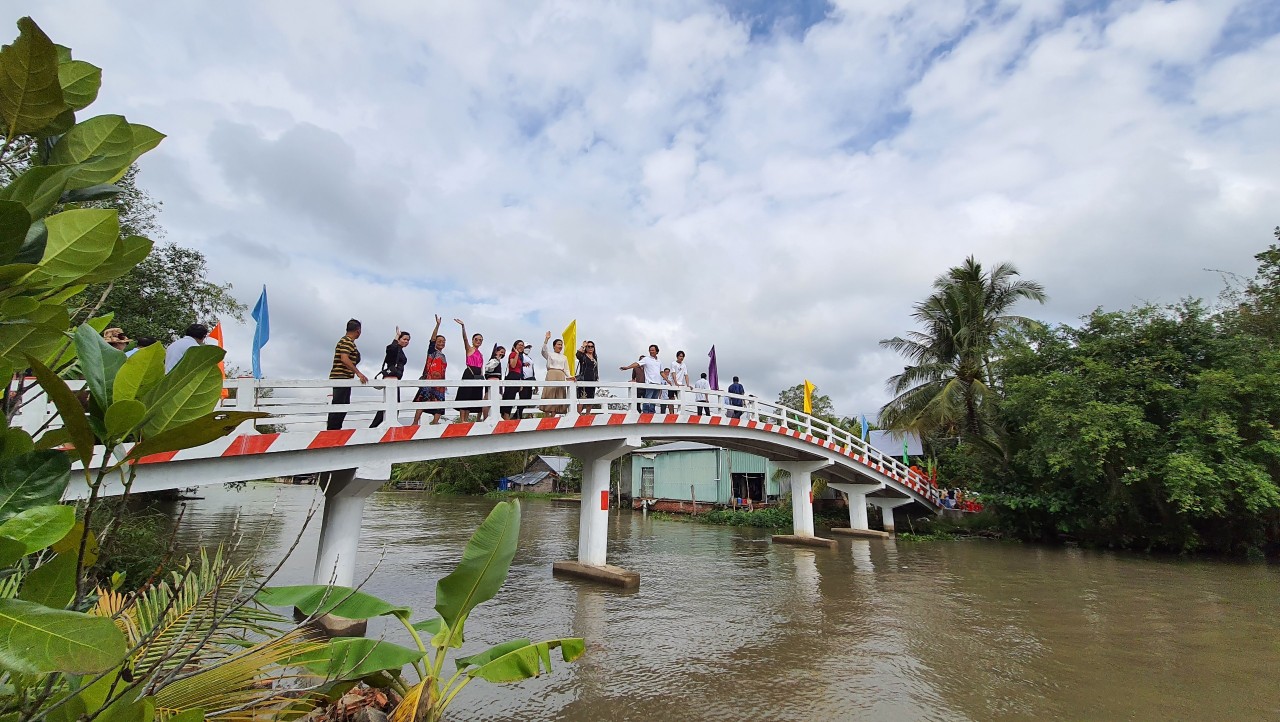 MÓN QUÀ ĐẶC BIỆT TẶNG BA MÁ
