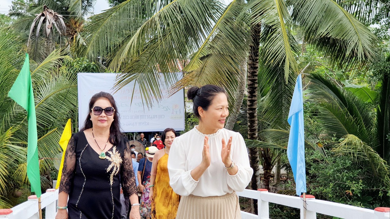 MÓN QUÀ ĐẶC BIỆT TẶNG BA MÁ