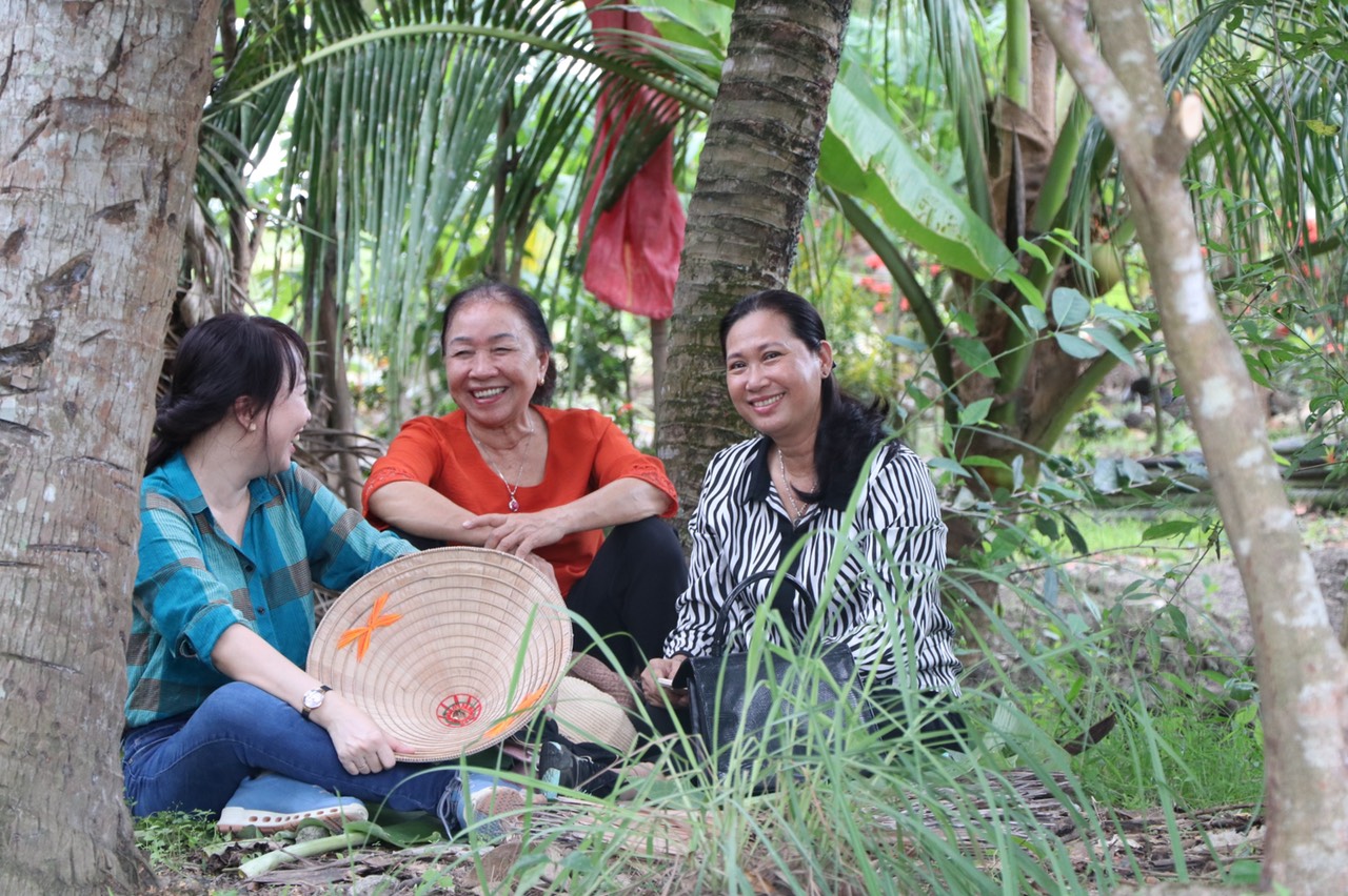 CÂY CẦU ĐẶC BIỆT NHẤT TRONG CUỘC ĐỜI HỒNG THÚY và MẸ