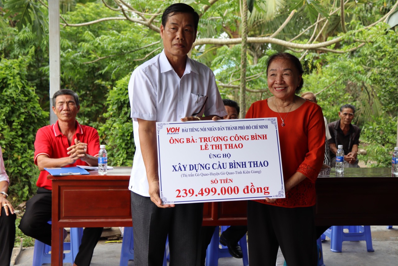 CÂY CẦU ĐẶC BIỆT NHẤT TRONG CUỘC ĐỜI HỒNG THÚY và MẸ