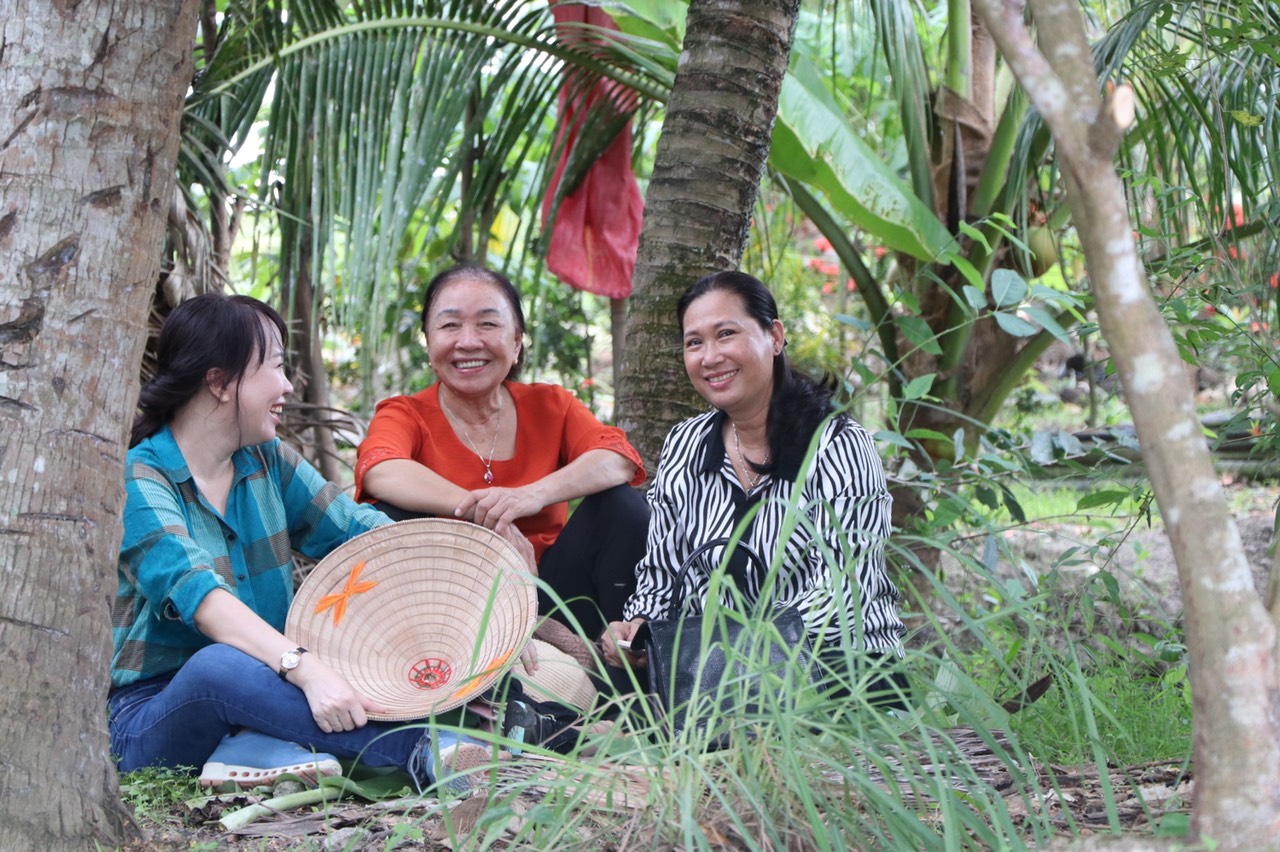CÂY CẦU ĐẶC BIỆT NHẤT TRONG CUỘC ĐỜI HỒNG THÚY và MẸ