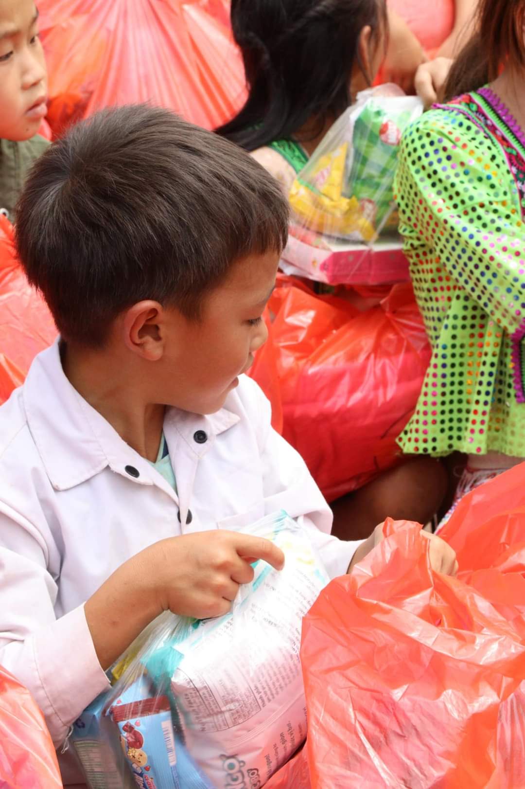 CHÀ NỌI 2 - NHỮNG TẤM VÁCH NHỰA, MẤY MANH BẠT CŨ - CHỈ CÒN TRONG KÍ ỨC...