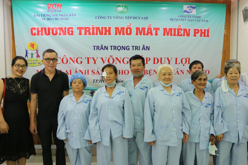NHỮNG ĐÔI MẮT ĐƯỢC SÁNG TỪ YÊU THƯƠNG