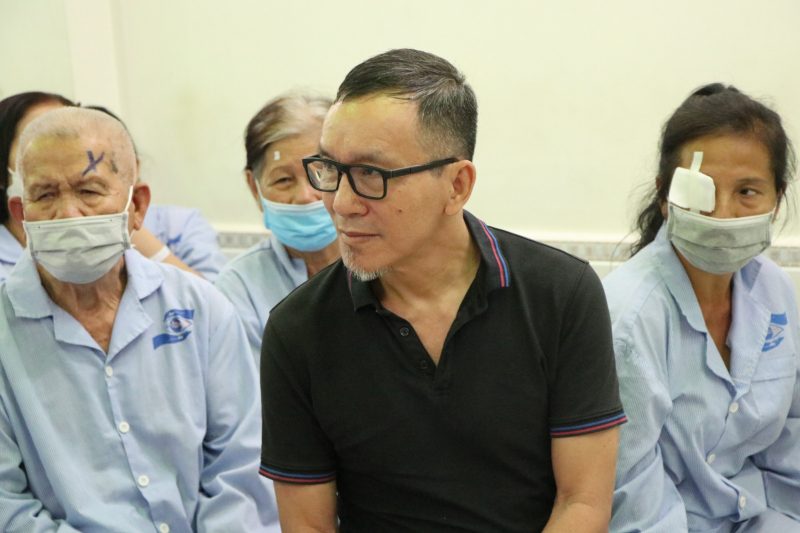 NHỮNG ĐÔI MẮT ĐƯỢC SÁNG TỪ YÊU THƯƠNG
