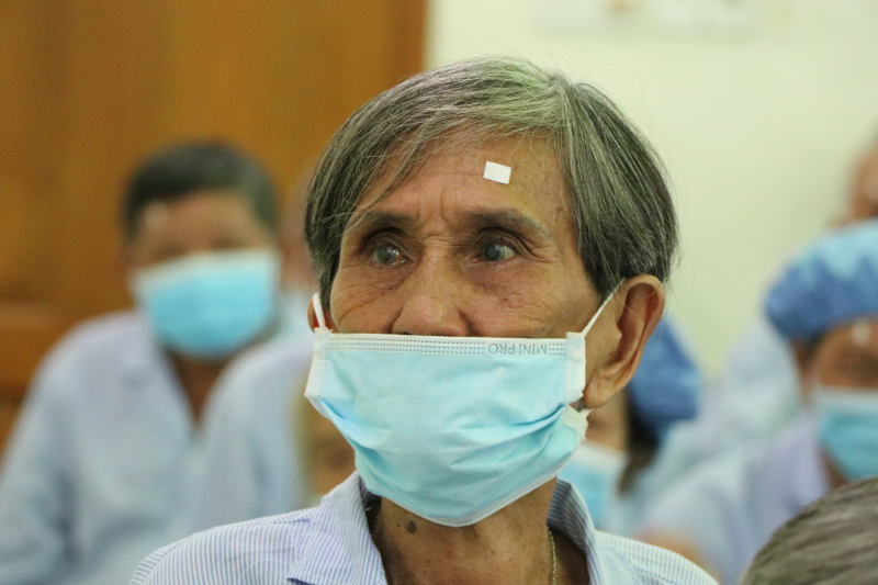 NHỮNG ĐÔI MẮT ĐƯỢC SÁNG TỪ YÊU THƯƠNG