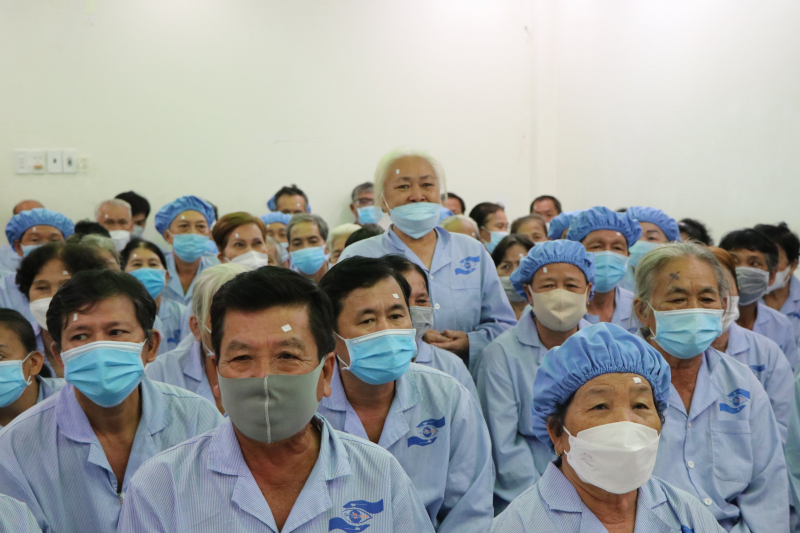NHỮNG ĐÔI MẮT ĐƯỢC SÁNG TỪ YÊU THƯƠNG