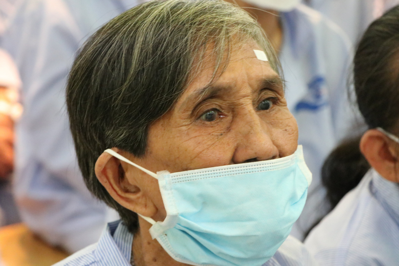 NHỮNG ĐÔI MẮT ĐƯỢC SÁNG TỪ YÊU THƯƠNG
