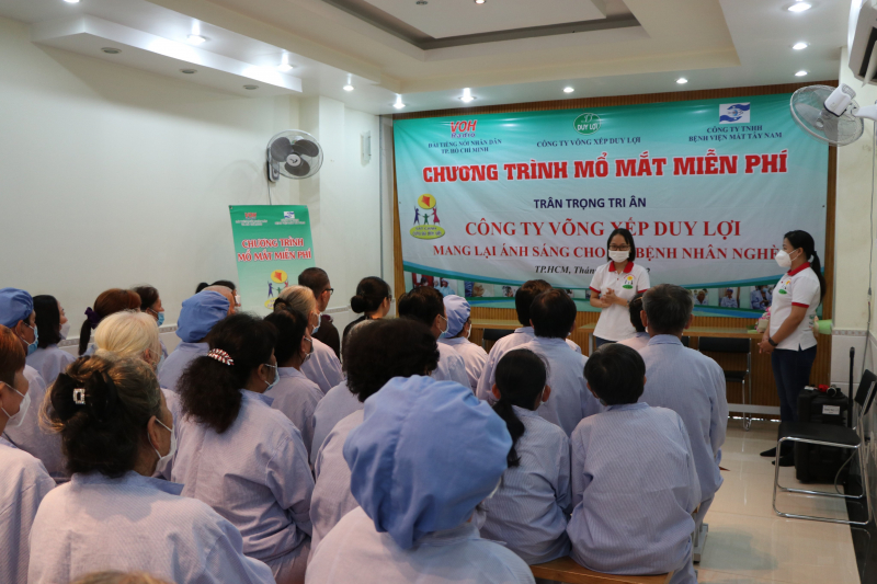 NHỮNG ĐÔI MẮT ĐƯỢC SÁNG TỪ YÊU THƯƠNG